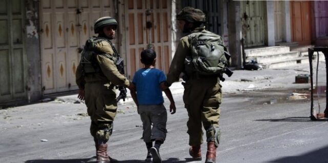 صہیونی جیلوں میں کمسن فلسطینی اسیران کی تنہائی قید میں ہولناک اضافہ