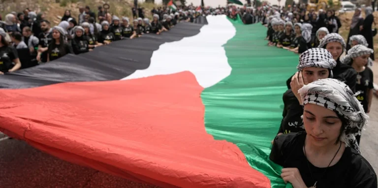 اسرائیلی آباد کاروں اور فوج کے حملے میں 16 سالہ فلسطینی نوجوان شہید