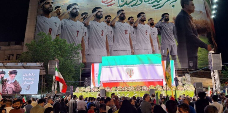 ایران کی فٹبال ٹیم میدانِ انقلاب سے لاکھوں دلوں کی دھڑکن بن کر ورلڈ کپ کے میدان کی طرف روانہ
