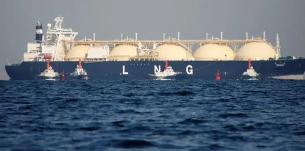 آبناے ہرمز سے ماضی میں LNG ٹینکروں کی آمدورفت بڑھ گئی