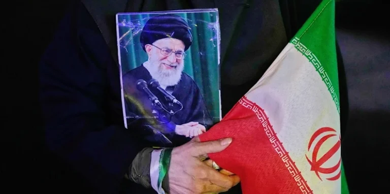 ایران کی مسلح افواج کا آبنائے ہرمز پر مکمل کنٹرول اور ٹرمپ انتظامیہ کے خلاف حکمت عملی کی برتری