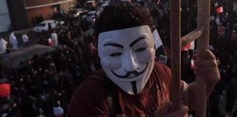 دی گئی خبر کو آسان اردو میں دوبارہ لکھیں۔ اصل خبر کا مطلب، حقائق اور تمام تفصیلات بالکل ویسی ہی رکھیں، کچھ نہ بدلیں۔ اسے Rank Math SEO کے مطابق 100% optimize کریں۔ خبر بالکل صاف رکھیں: کوئی ایموجی، کوئی — symbol یا کوئی خاص نشان نہ لگائیں۔ خبر کے درمیان میں بولڈ میں *یہ بھی پڑھیں :* ضرور لکھیں دوسری خبر کو لنک کرنے کے لیے۔ سب آسان اردو میں ہو۔