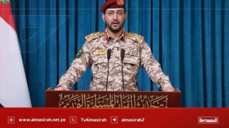 یمن پر سعودی جارحیت: صنعاء ایئرپورٹ پر حملے، حجہ میں کلسٹر بم