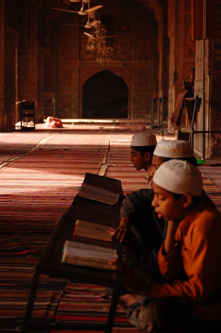 Quran's Teachings a Source of Guidance, Says Allama Naeemi